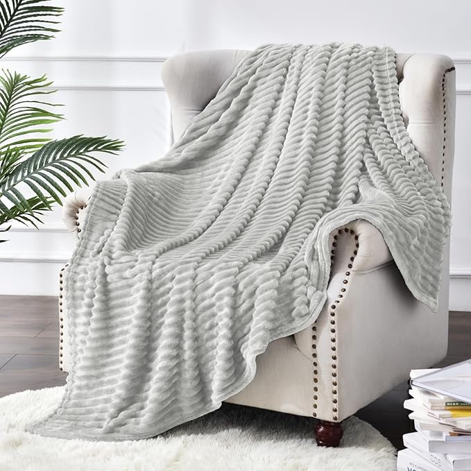 BEDELITE Fleece Throw Blanket for Couch – 3D Ribbed Jacquard Soft and Warm Decorative Fuzzy Blanket – Cozy, Fluffy, Plush Lightweight Light Grey Throw Blankets for Bed, Sofa, 50x60 inches