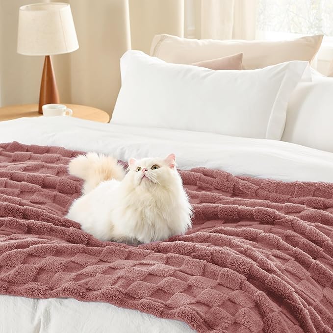 Bedsure GentleSoft King Size Blanket for Bed - Super Soft Cozy Blankets for Women Kids Girls, Large Fuzzy Fleece Throw for Bedroom Decor, Dusty Pink,108x90 Inches