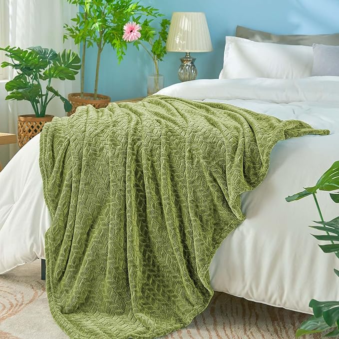 inhand Sage Green Fleece Twin Blanket, Super Soft Flannel Cozy Blankets for Adults, Lightweight Leaves Pattern Fuzzy Blanket for Couch Bed Office, Warm Plush Blankets for All Season, 60x90 Inches