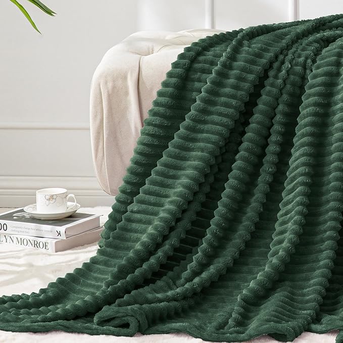 BEDELITE Fleece Blanket Twin Size – 3D Ribbed Jacquard Soft and Warm Decorative Fuzzy Blankets – Cozy, Fluffy, Plush Lightweight Throw Blankets for Couch, Bed, Sofa(Emerland Green, 60x80 inches)
